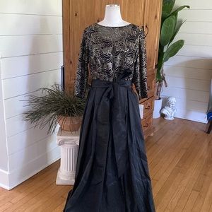 ALEX EVENINGS BLACK GOLD EVENING DRESS FORAL BELT 22 W NEW STYLE: 417361